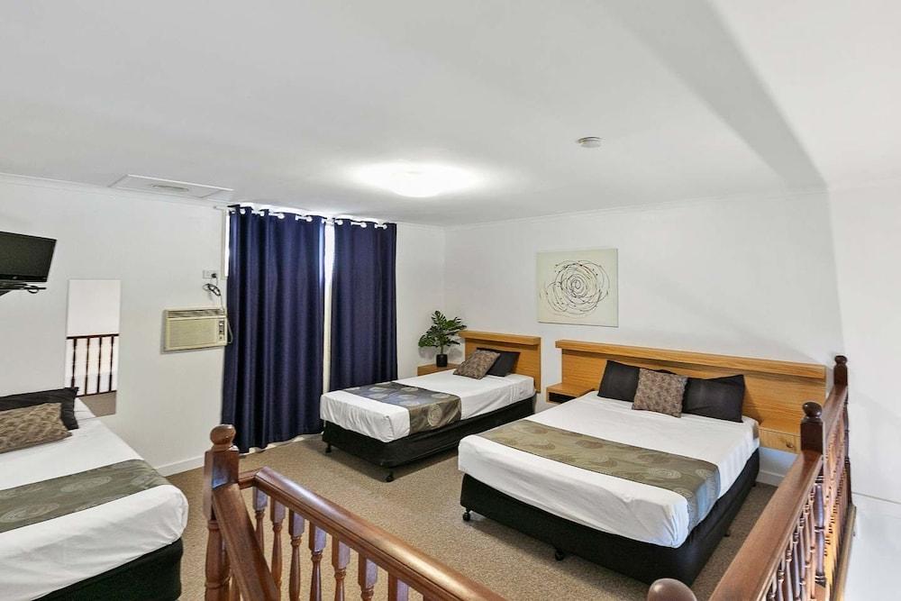 Blue Shades Motel Мэриборо Экстерьер фото