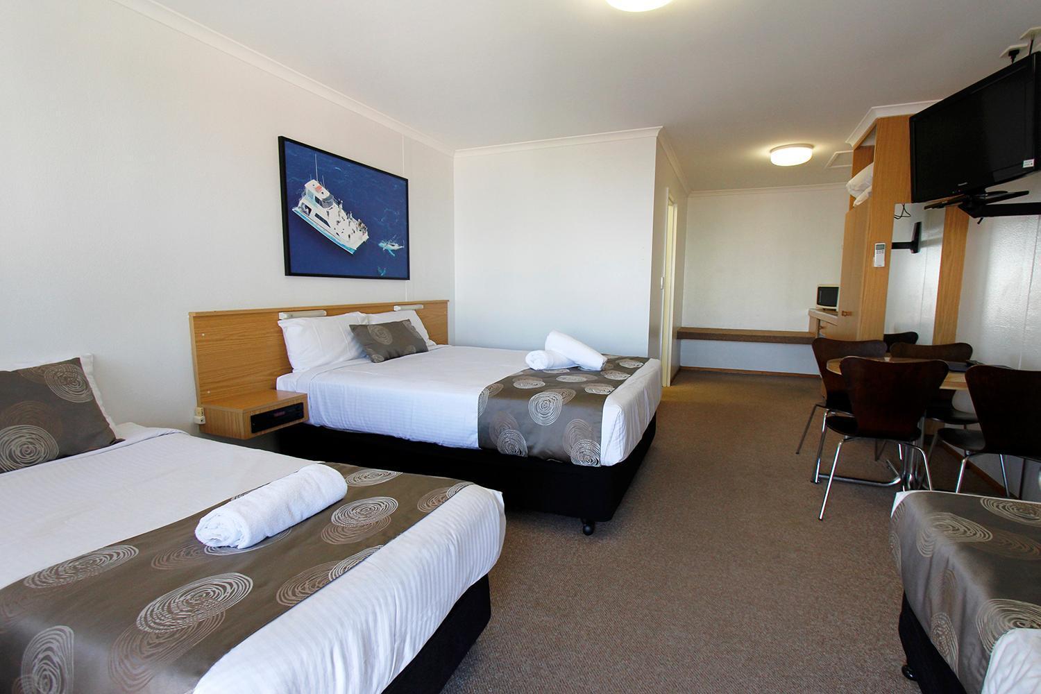 Blue Shades Motel Мэриборо Экстерьер фото