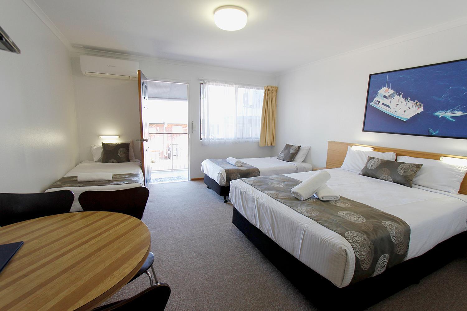 Blue Shades Motel Мэриборо Экстерьер фото